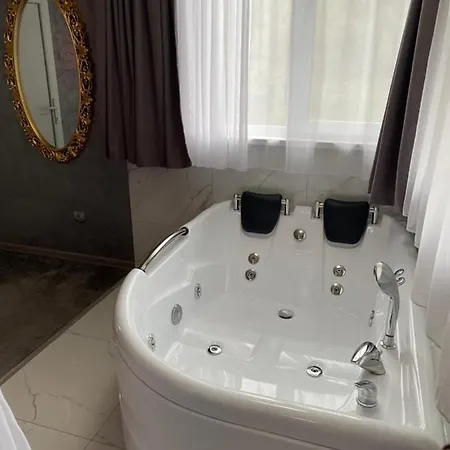 La Protap Hotel 2*